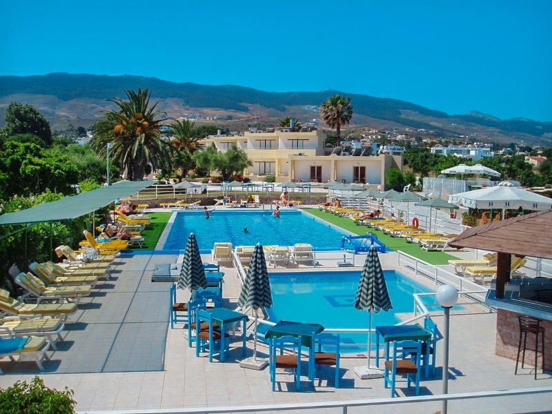 Niriides Beach Hotel Псалиди Экстерьер фото